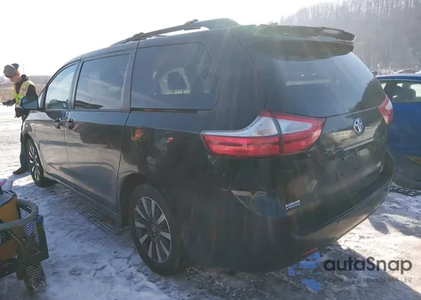 2019 Toyota Sienna Le 7 Passenger z USA, uszkodzony, nr VIN 5TDJZ3DC4KS212660